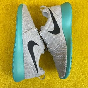 Nike Roshe Run Calypso 511881013 Size: US M
13
100% authentic